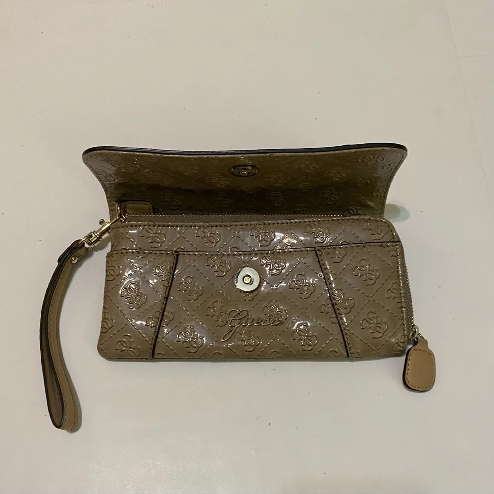 Guess tan purse - Picture 10 of 10